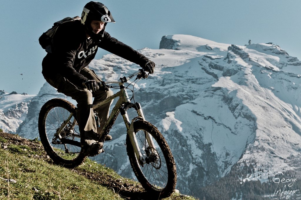 Beat Barmettler in Engelberg - beat barmettler biking downhill herbst titlis 