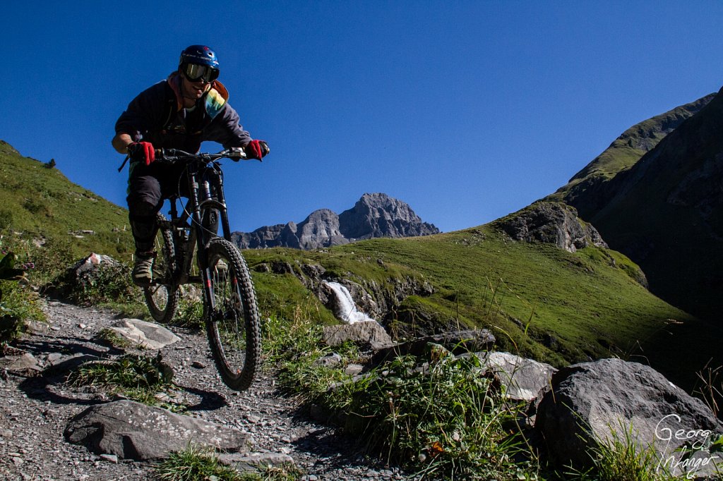 Herbert Kuster in Engelberg - alpenrösli biking downhill führenalp herbert kuster morgenstimmung wasserfall waterfall 