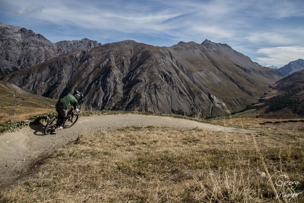 Jelena Infanger in Livigno IT - bikepark biking downhill herbst jelena jelena infanger jeli livigno 