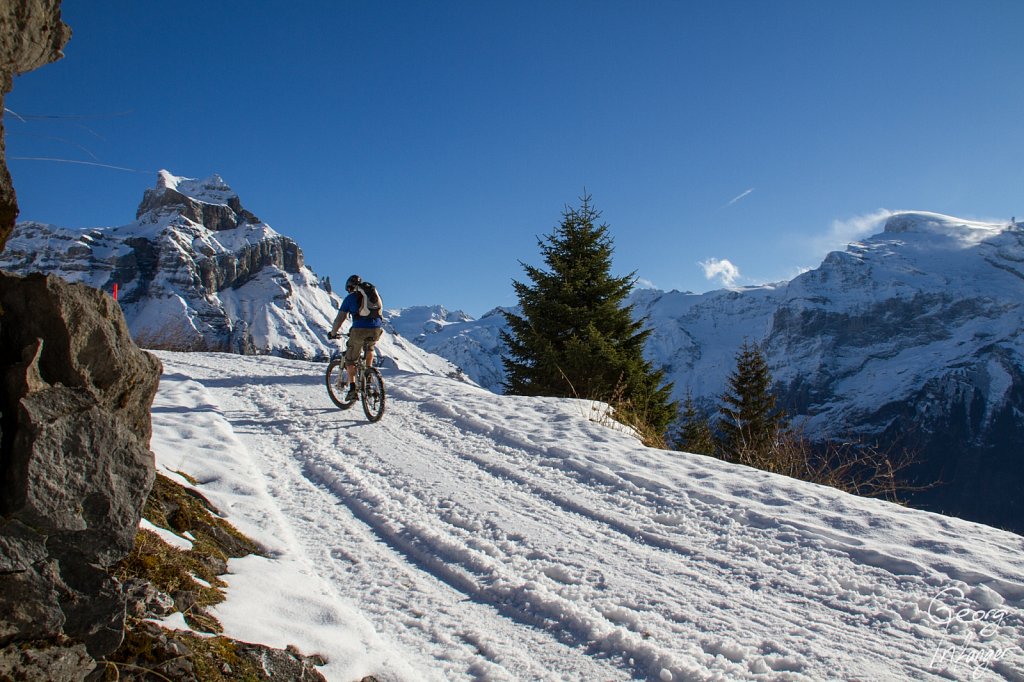 Beat Barmy Barmettler in Engelberg - alps amazing engelberg biking engelberg hahnen rigidal schnee sonne sport titlis uphill winter 